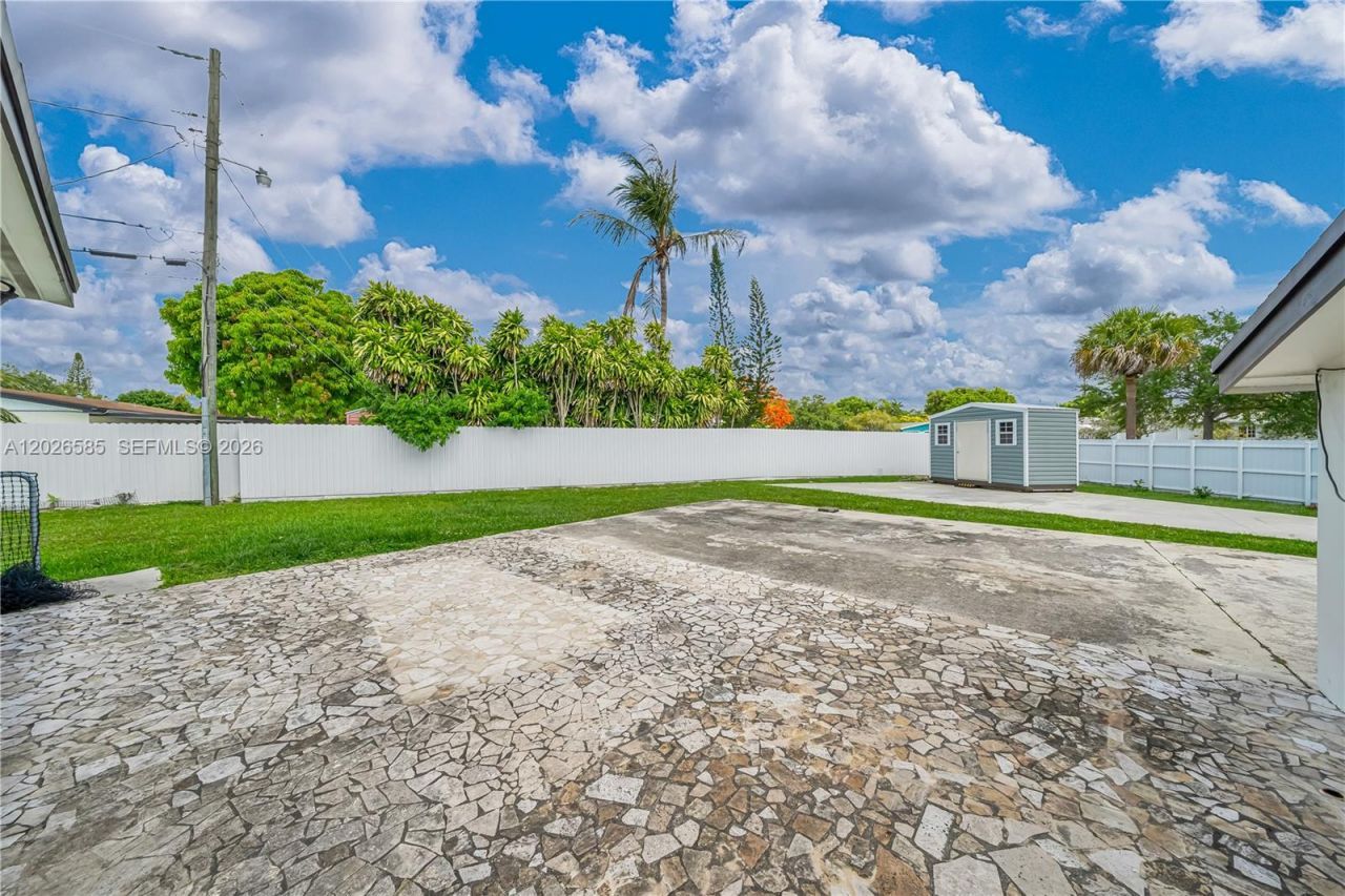 9265 Martinique Dr, Cutler Bay, FL 33189 Photo