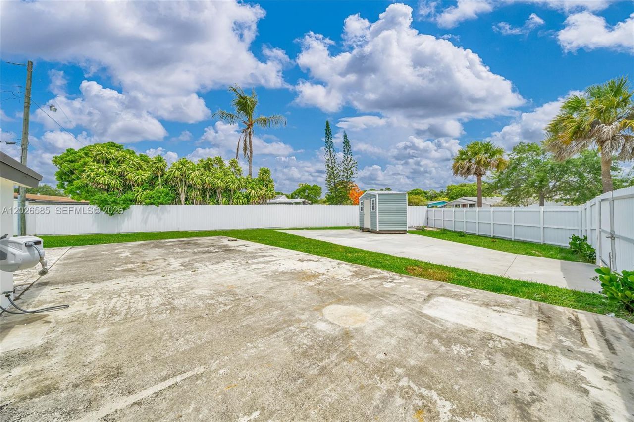 9265 Martinique Dr, Cutler Bay, FL 33189 Photo