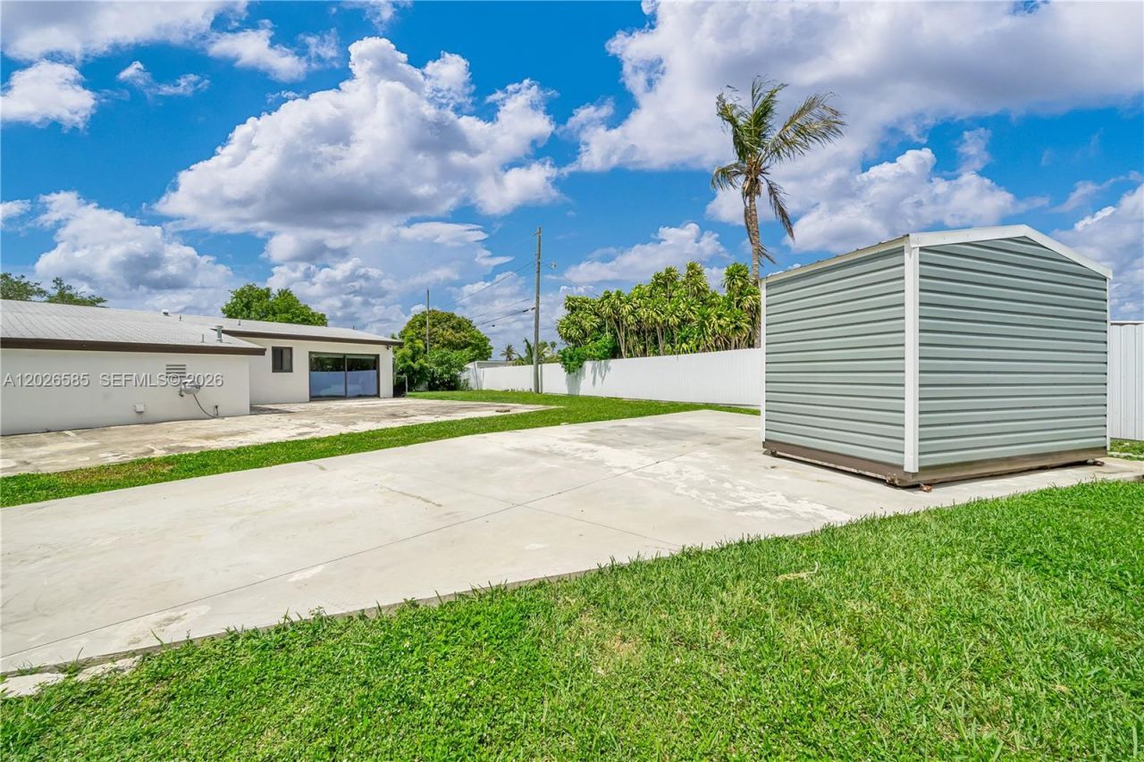 9265 Martinique Dr, Cutler Bay, FL 33189 Photo