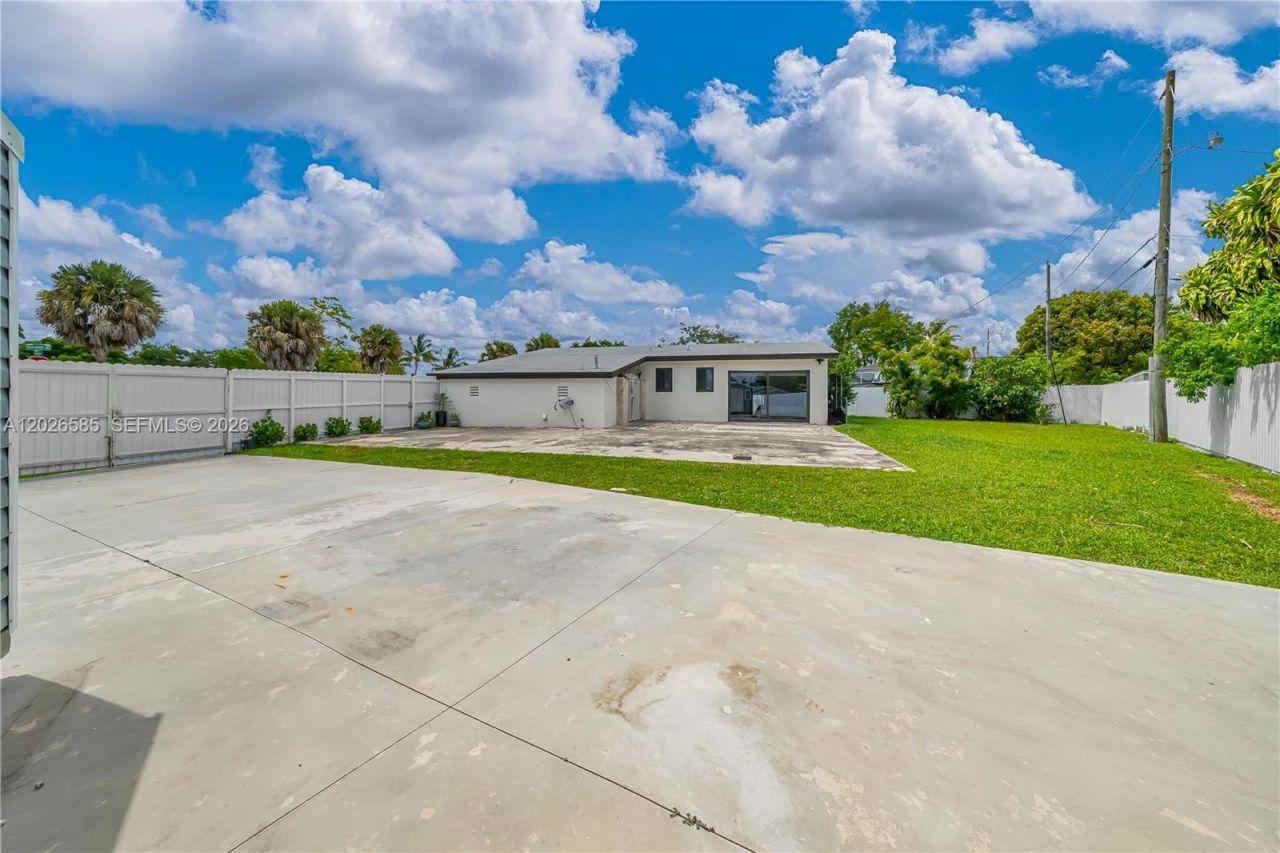 9265 Martinique Dr, Cutler Bay, FL 33189 Photo