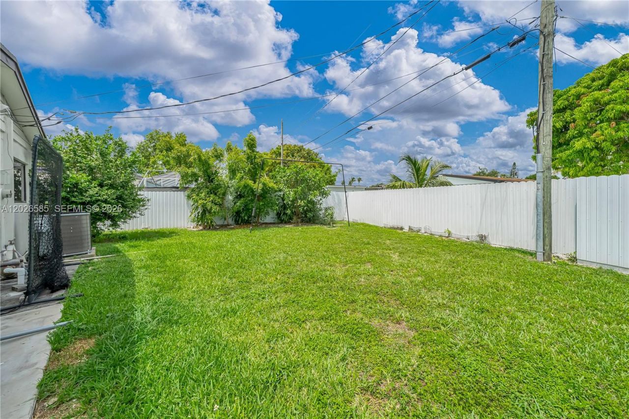 9265 Martinique Dr, Cutler Bay, FL 33189 Photo