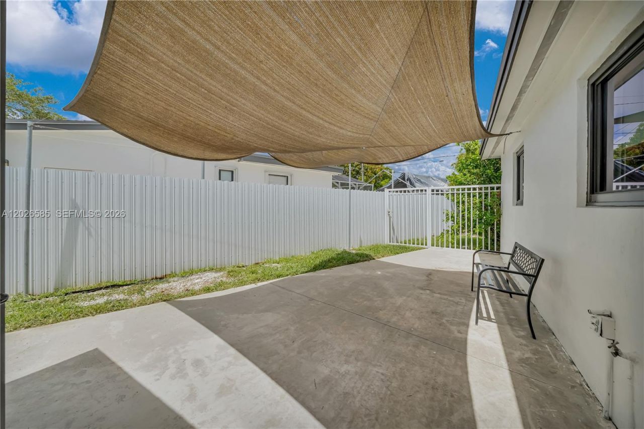 9265 Martinique Dr, Cutler Bay, FL 33189 Photo