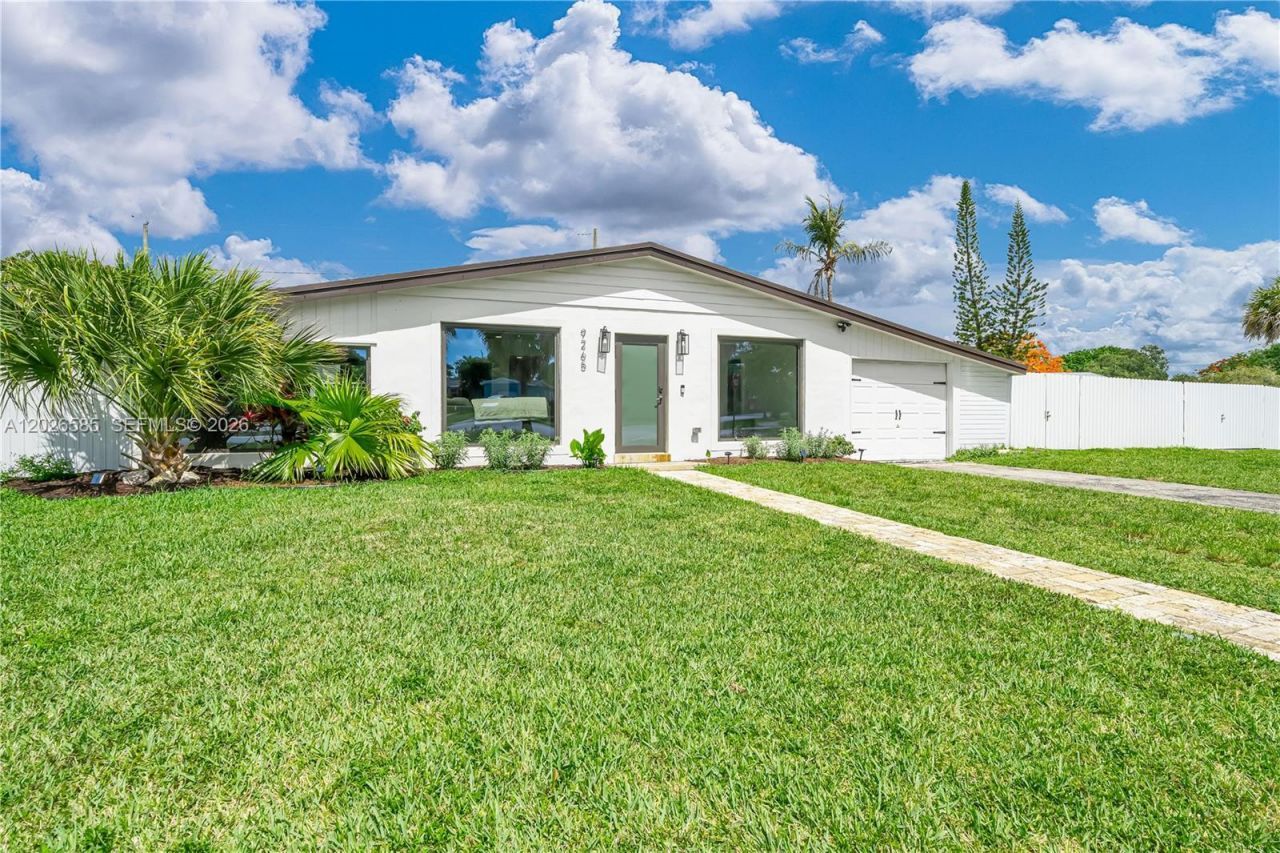 9265 Martinique Dr, Cutler Bay, FL 33189 Photo
