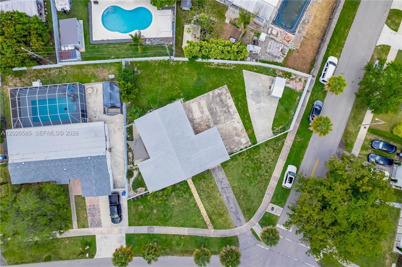 9265 Martinique Dr, Cutler Bay, FL 33189 Photo