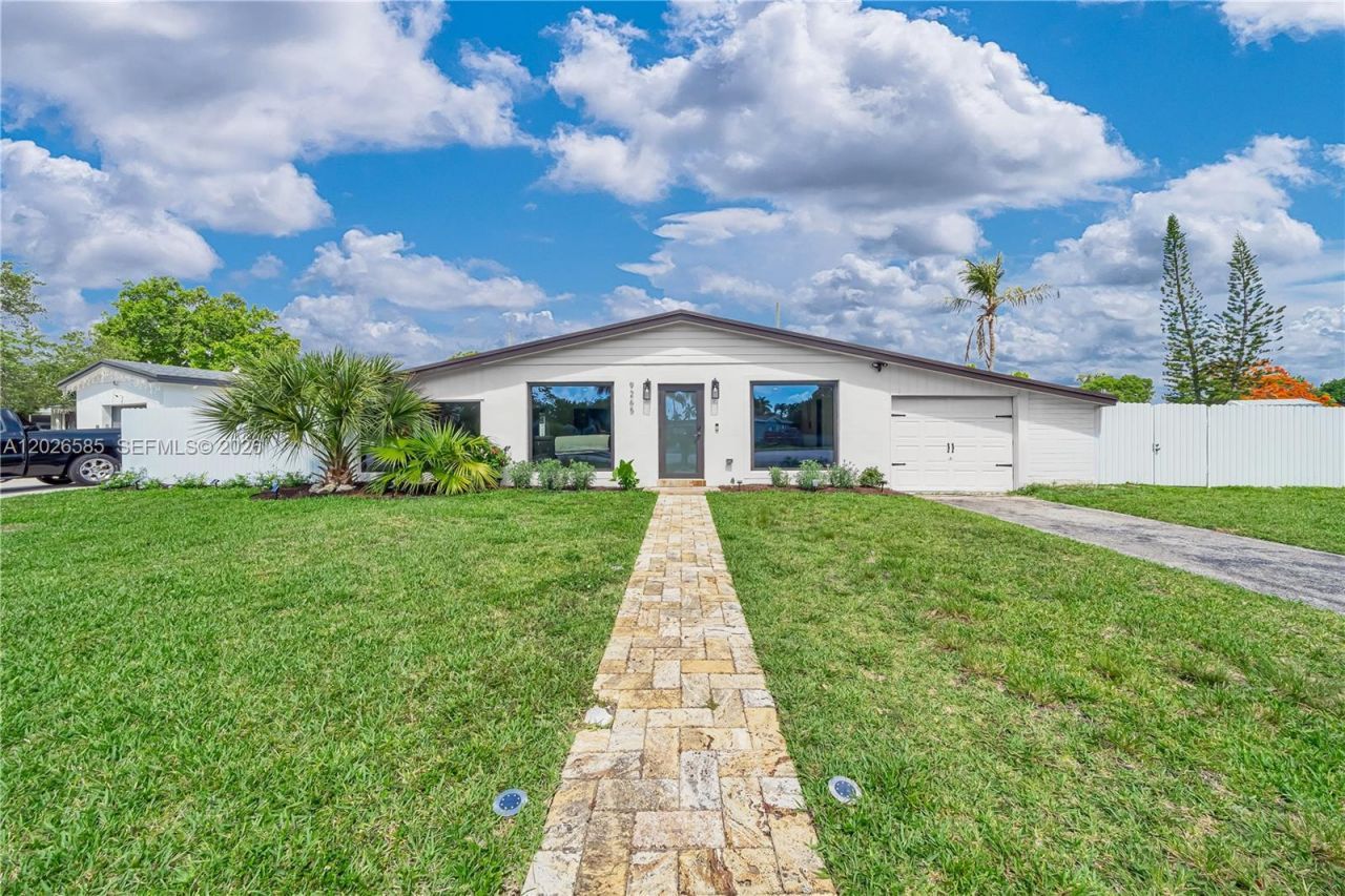 9265 Martinique Dr, Cutler Bay, FL 33189 Photo