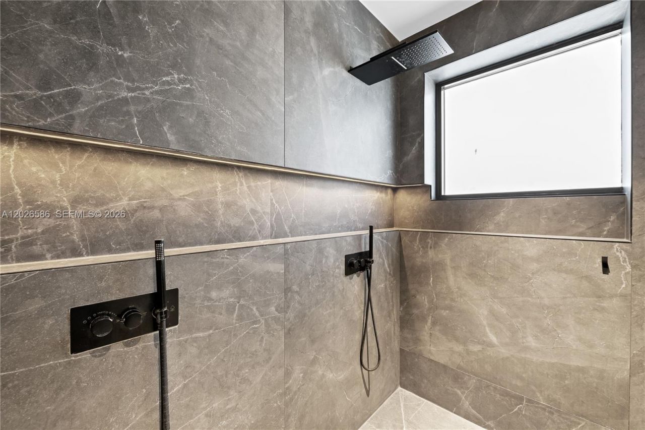 3294 NE 211th Ter , Aventura, FL 33180 Photo