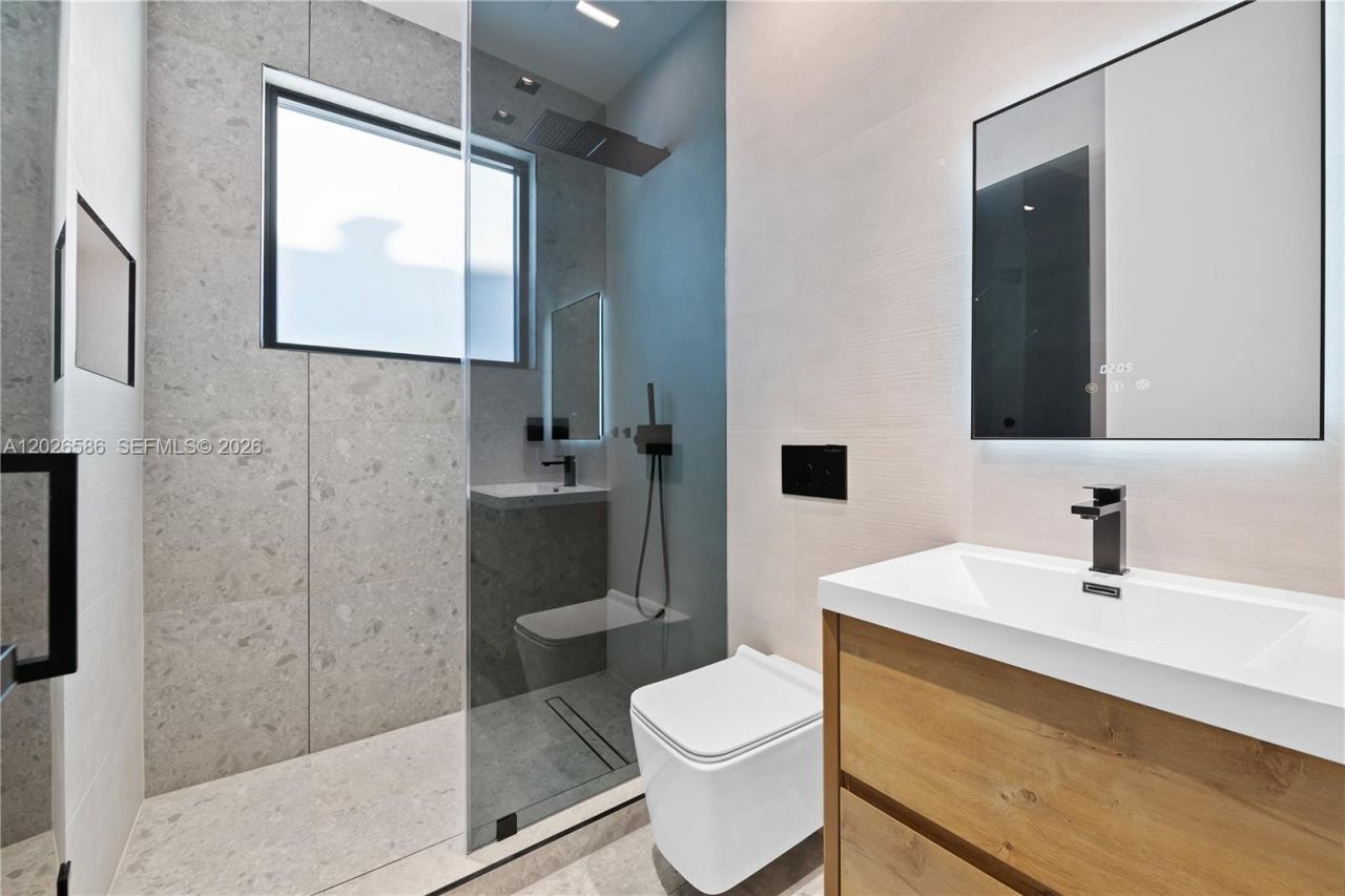 3294 NE 211th Ter , Aventura, FL 33180 Photo