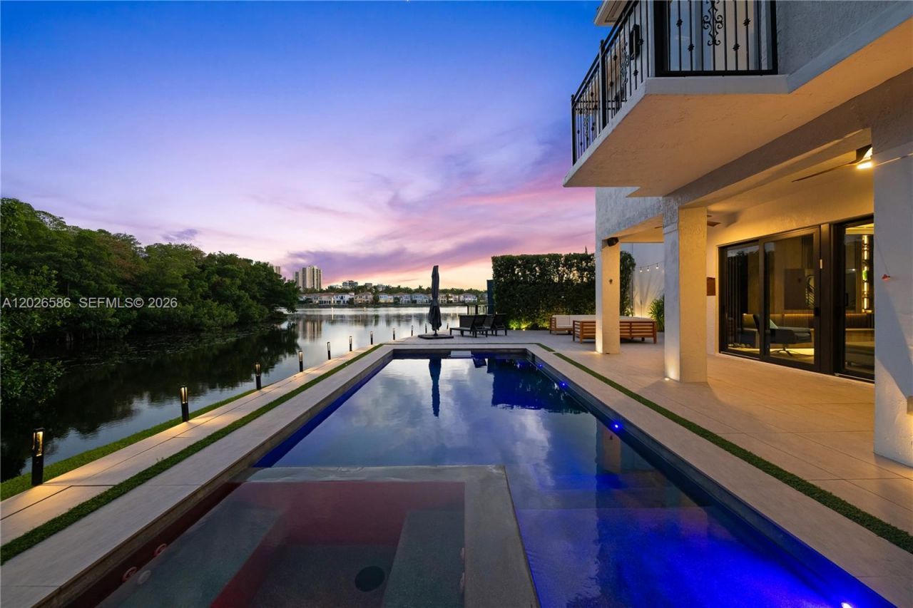 3294 NE 211th Ter , Aventura, FL 33180 Photo