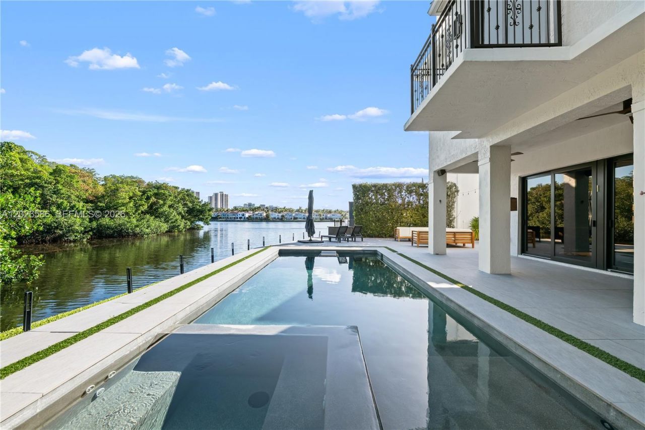 3294 NE 211th Ter , Aventura, FL 33180 Photo