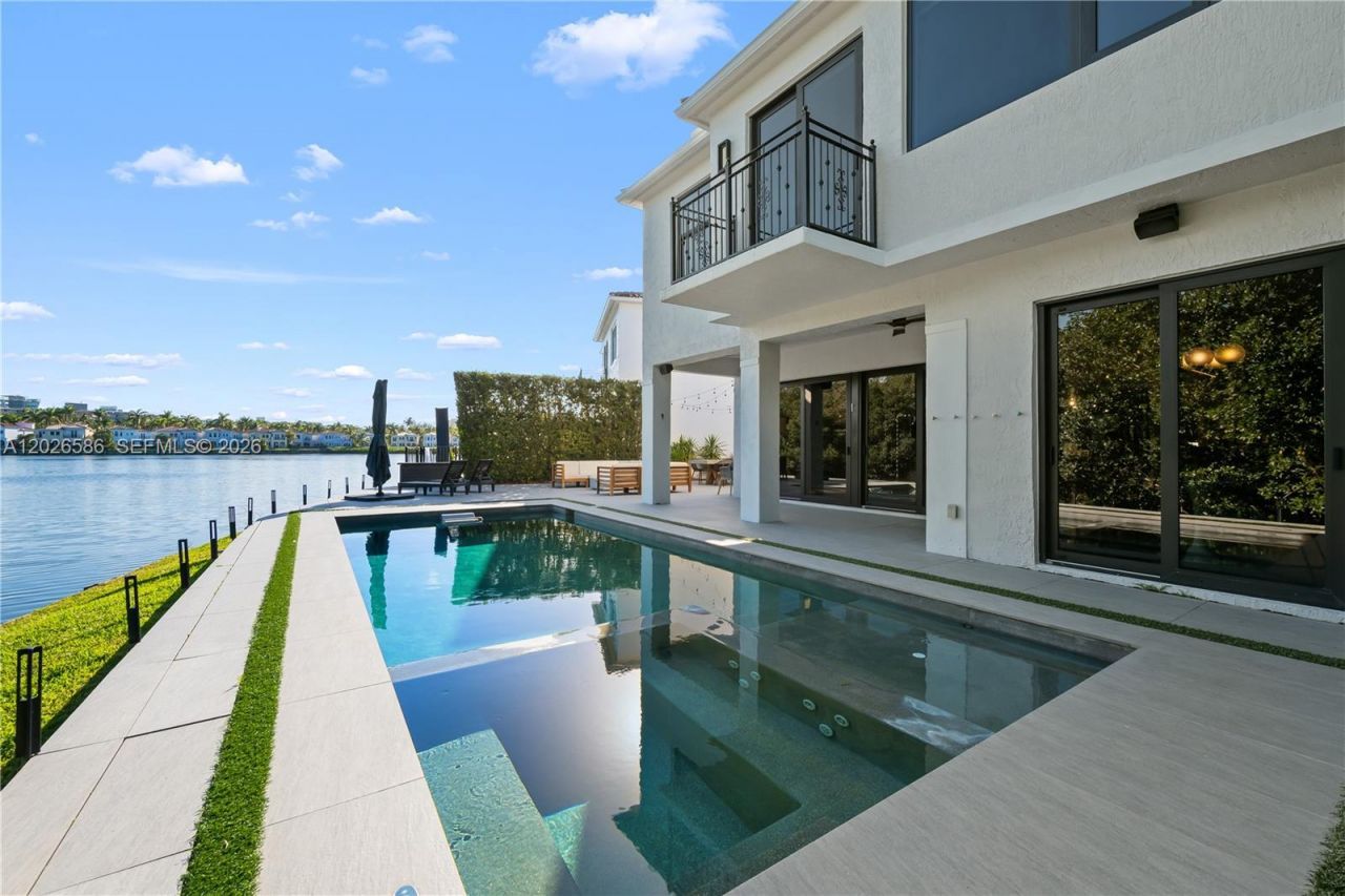 3294 NE 211th Ter , Aventura, FL 33180 Photo