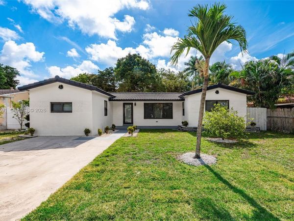 537 S 29th Ct , Hollywood, FL 33020