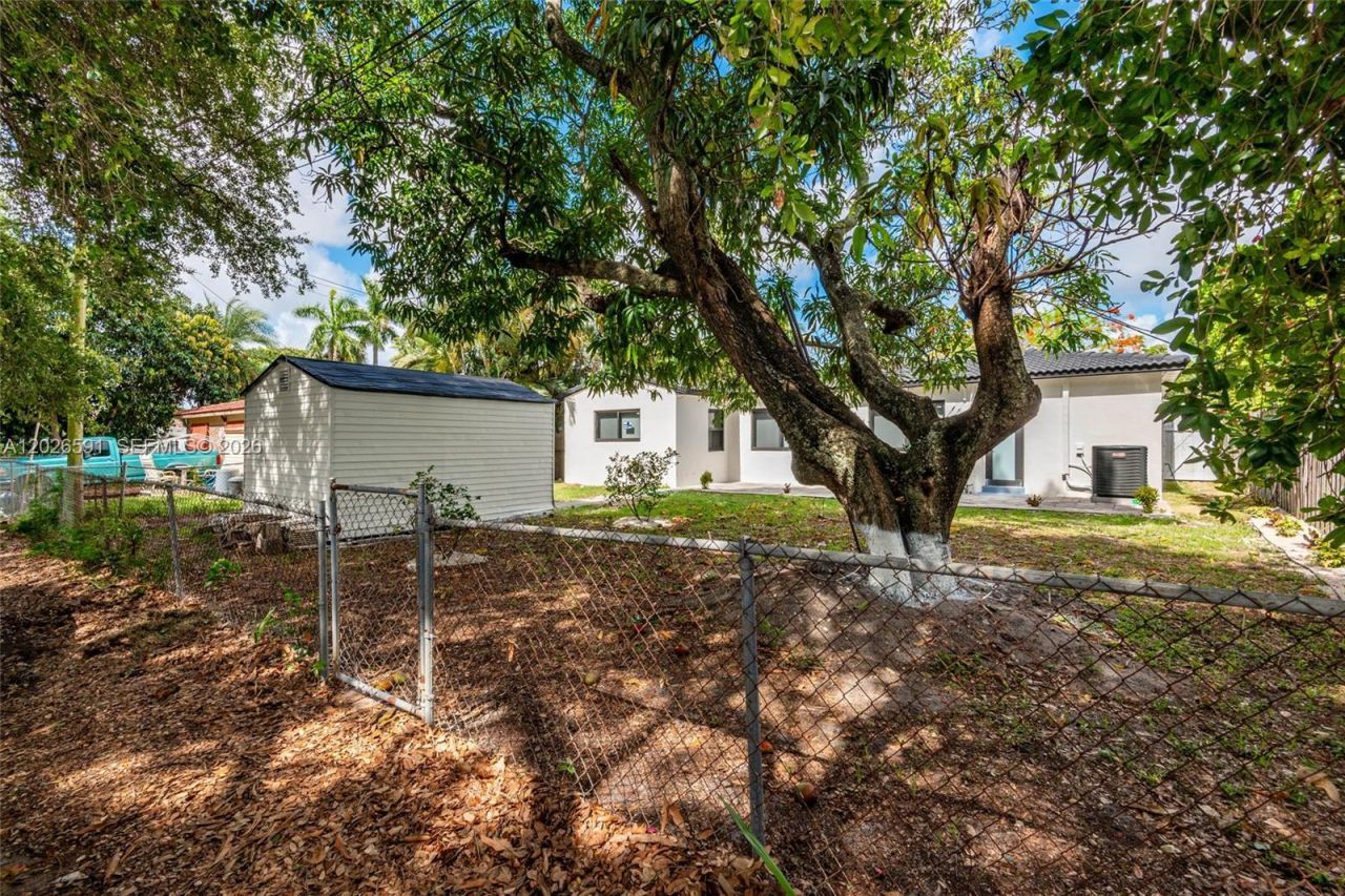 537 S 29th Ct , Hollywood, FL 33020 Photo