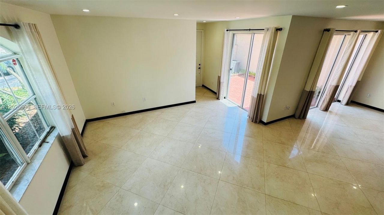 1094 Redwood St, Unit 1094, Hollywood, FL 33019 Photo