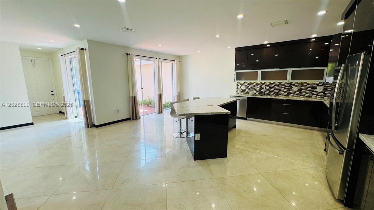 1094 Redwood St, Unit 1094, Hollywood, FL 33019 Photo