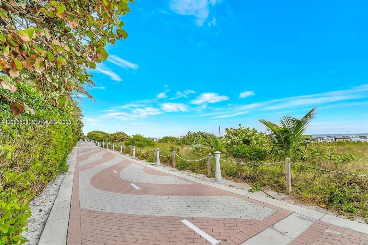 2924 Collins Ave, Unit 301, Miami Beach, FL 33140 Photo