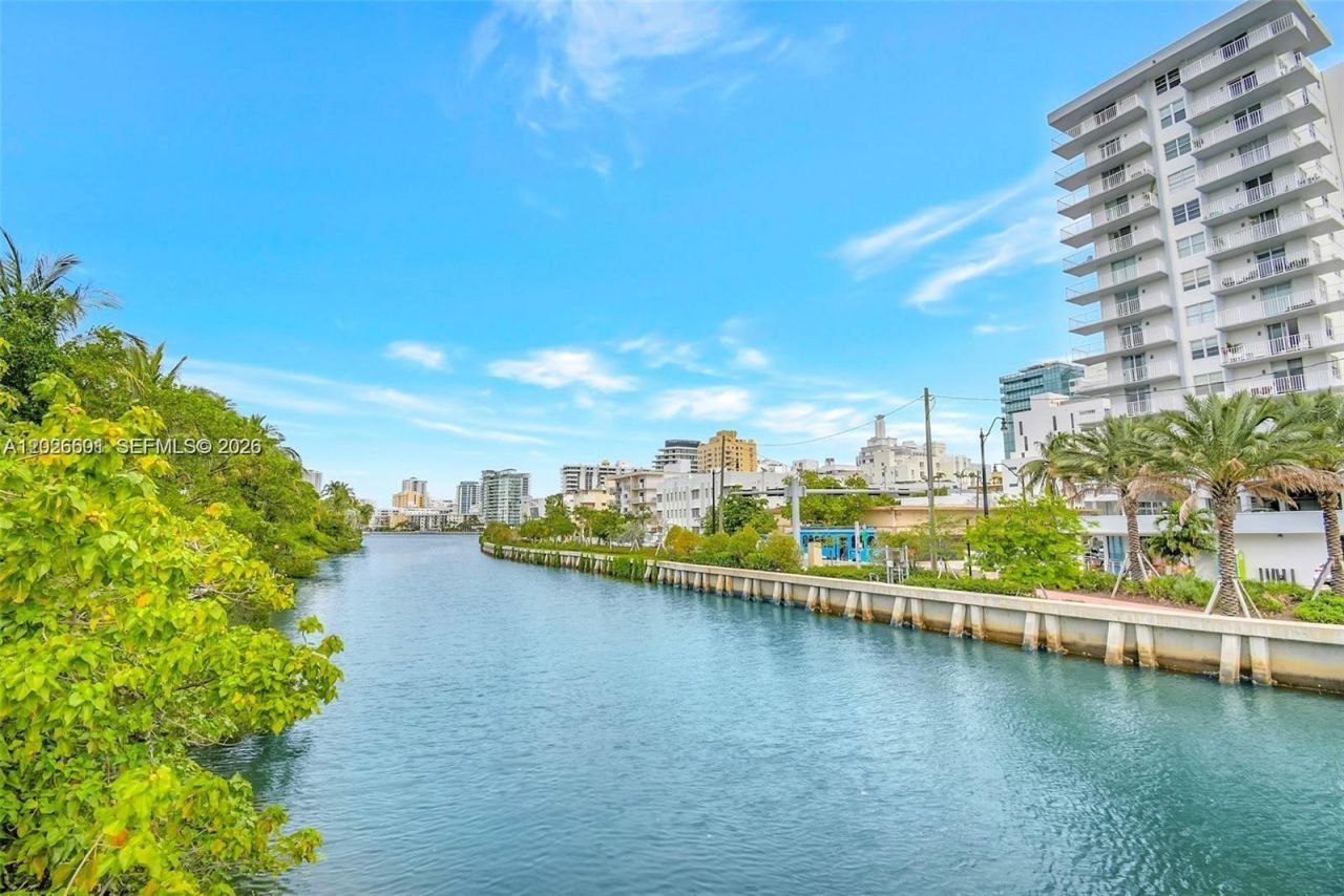 2924 Collins Ave, Unit 301, Miami Beach, FL 33140 Photo