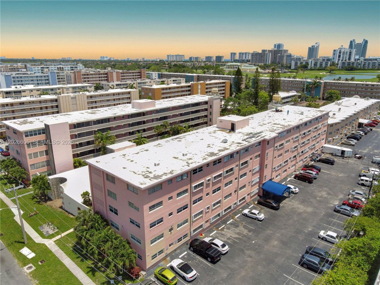 180 NE 12th Ave, Unit 18C, Hallandale Beach, FL 33009 Photo