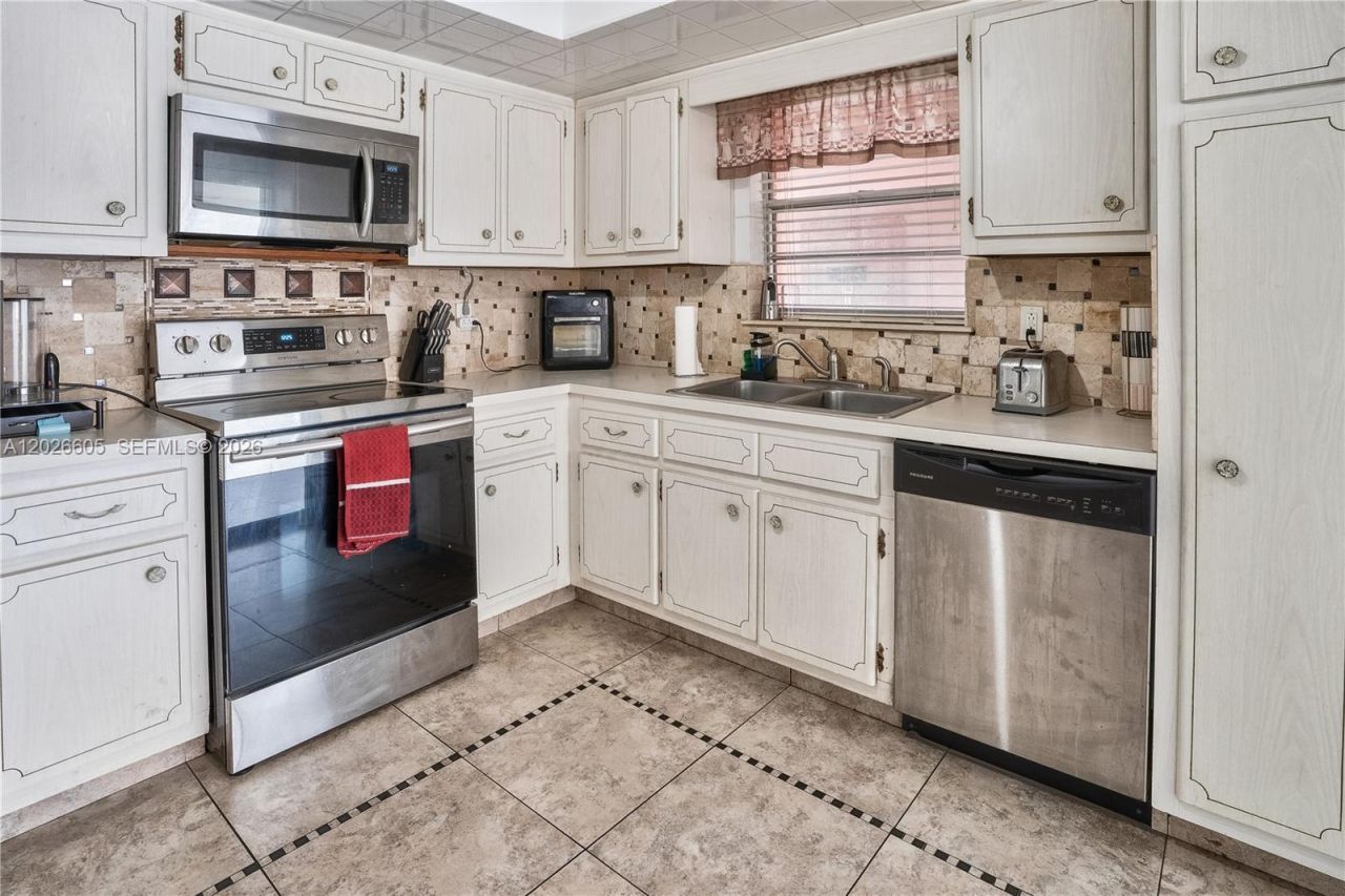 180 NE 12th Ave, Unit 18C, Hallandale Beach, FL 33009 Photo