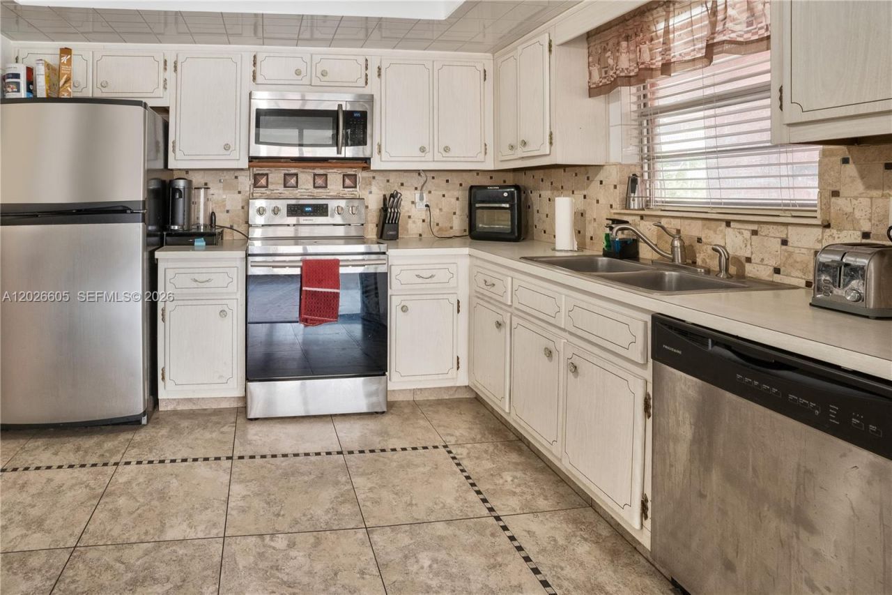 180 NE 12th Ave , Unit 18C, Hallandale Beach, FL 33009 Photo