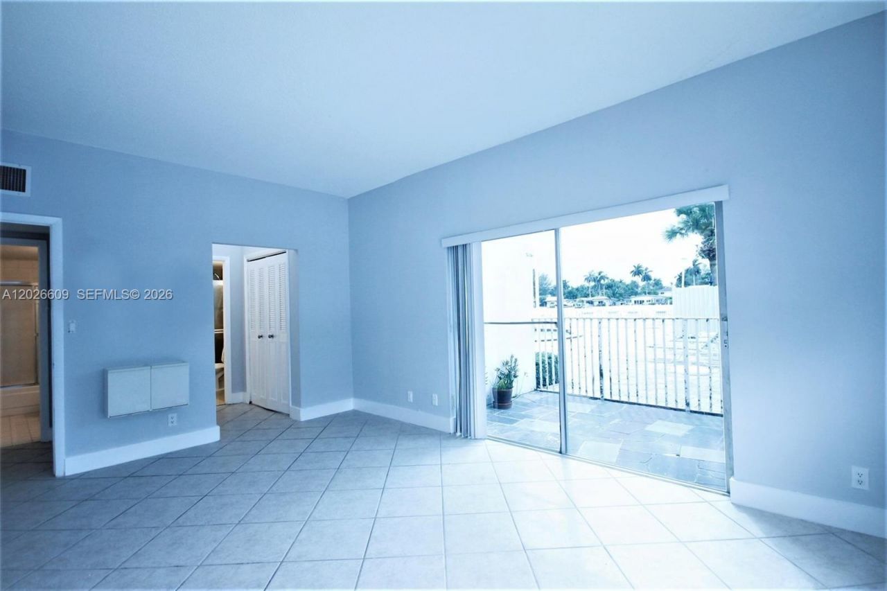 1455 N Treasure Dr , Unit 1A, North Bay Village, FL 33141 Photo