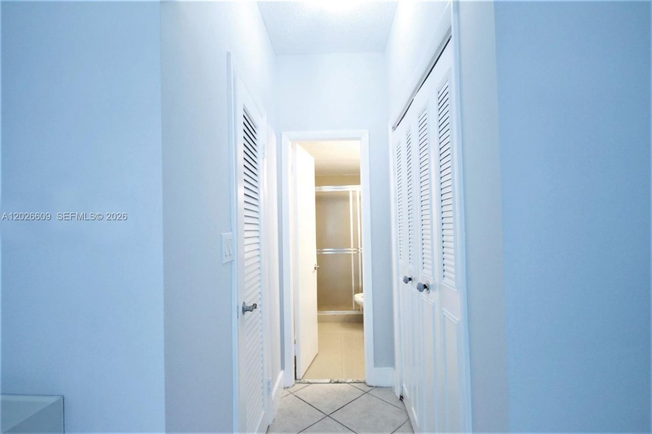 1455 N Treasure Dr , Unit 1A, North Bay Village, FL 33141 Photo