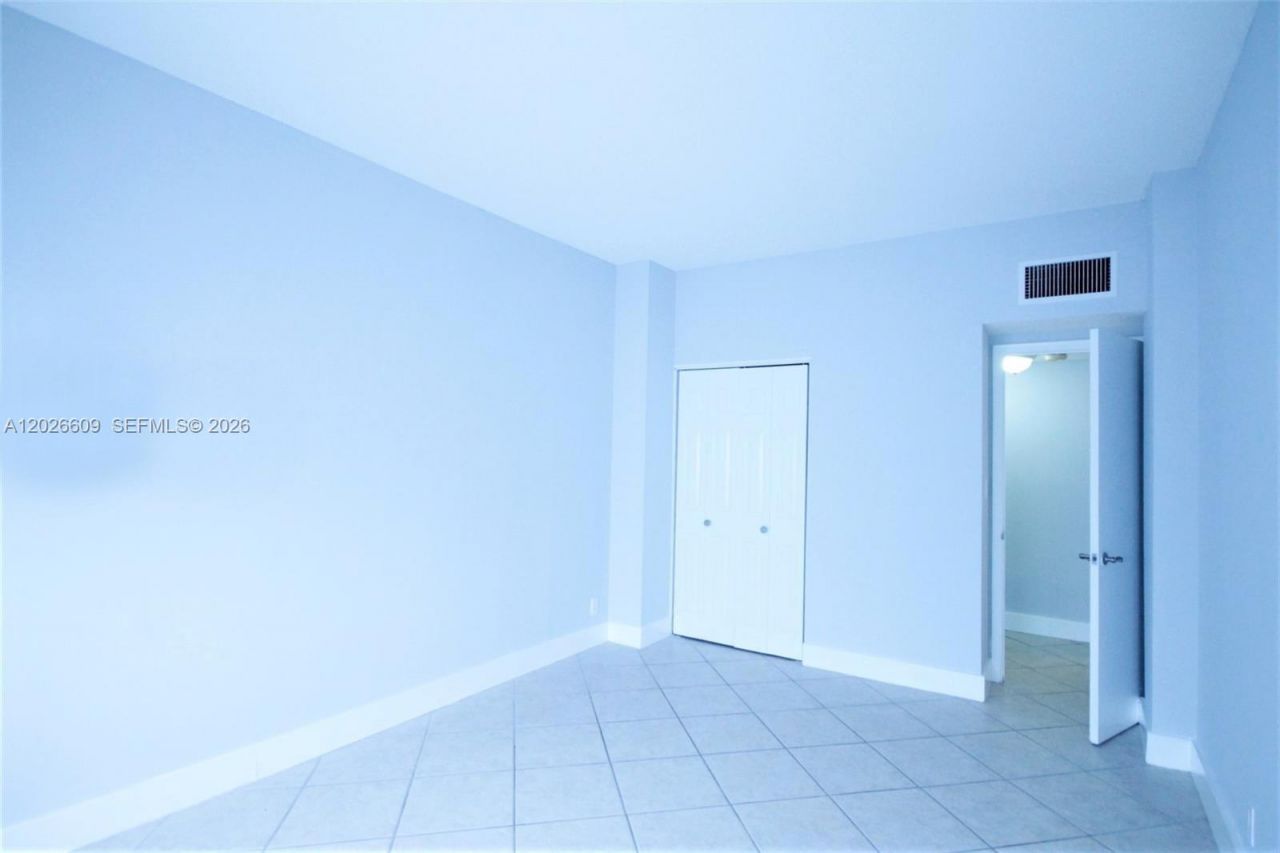 1455 N Treasure Dr , Unit 1A, North Bay Village, FL 33141 Photo