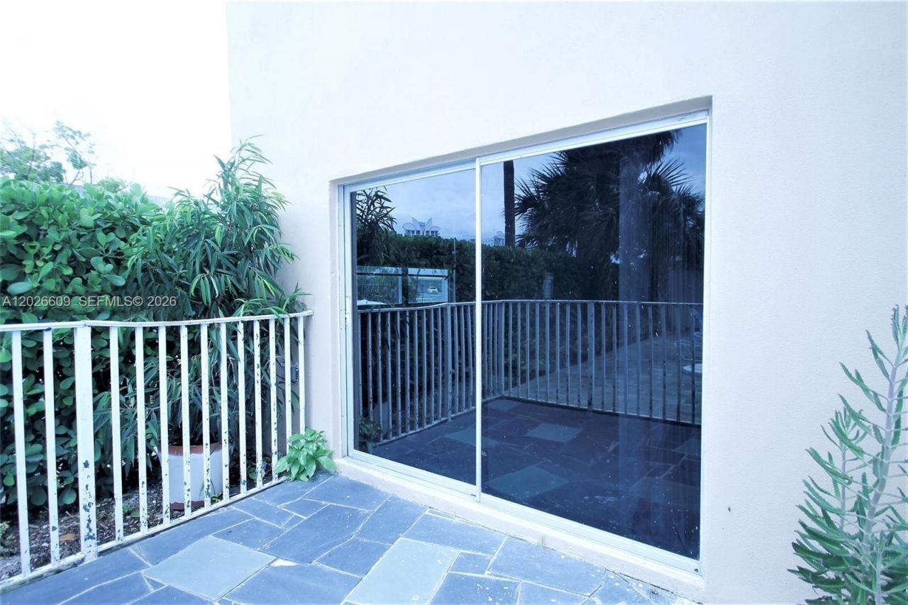 1455 N Treasure Dr , Unit 1A, North Bay Village, FL 33141 Photo