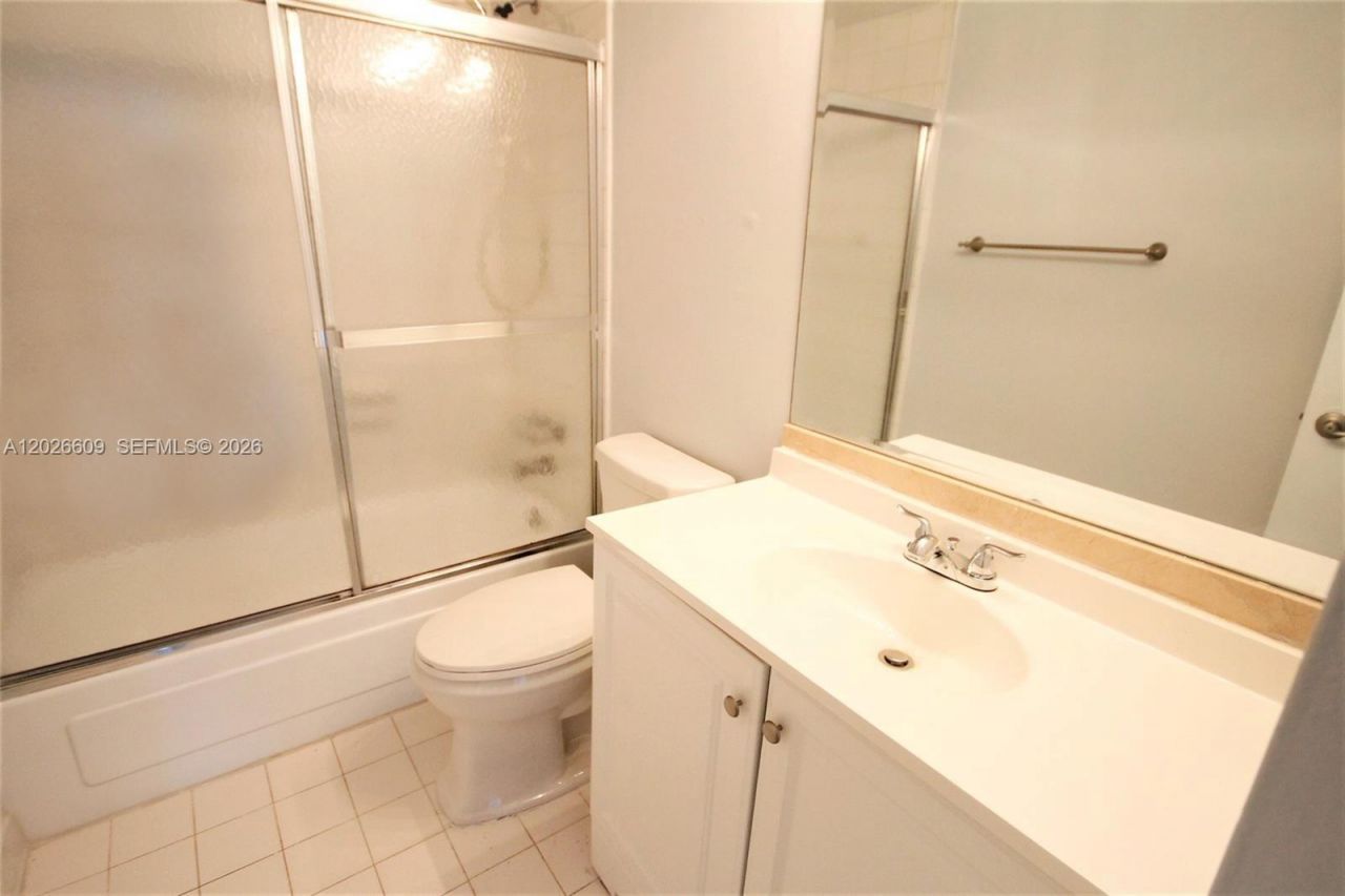 1455 N Treasure Dr , Unit 1A, North Bay Village, FL 33141 Photo