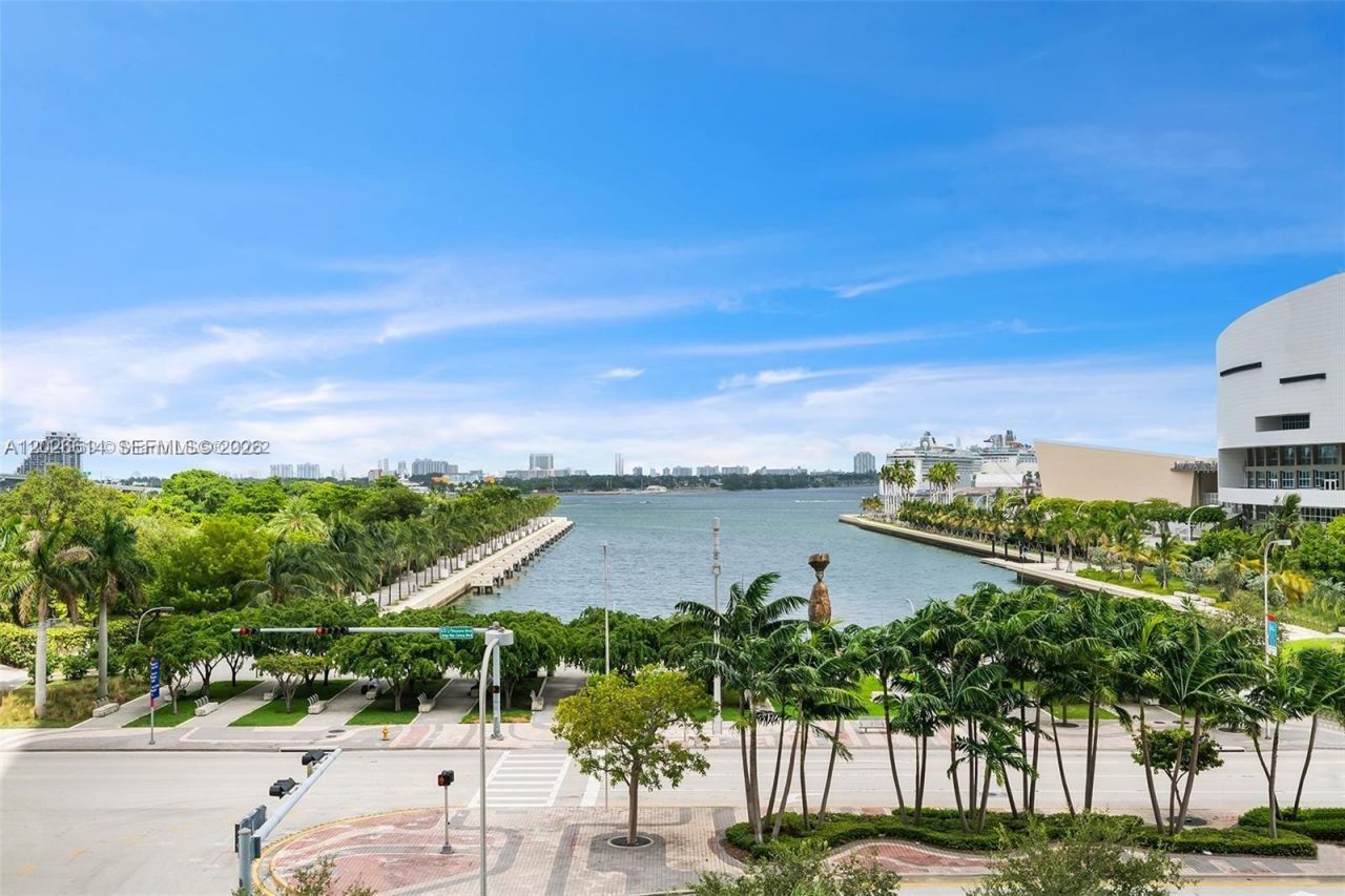 888 Biscayne Blvd , Unit 311, Miami, FL 33132 Photo