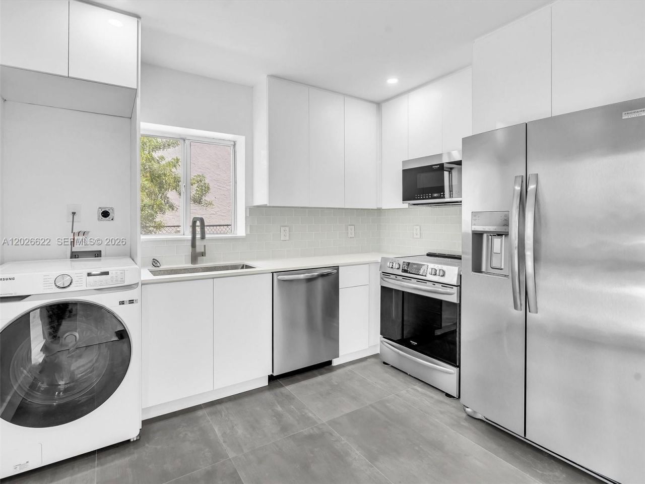11900 N Bayshore Dr , Unit 1-8, North Miami, FL 33181 Photo