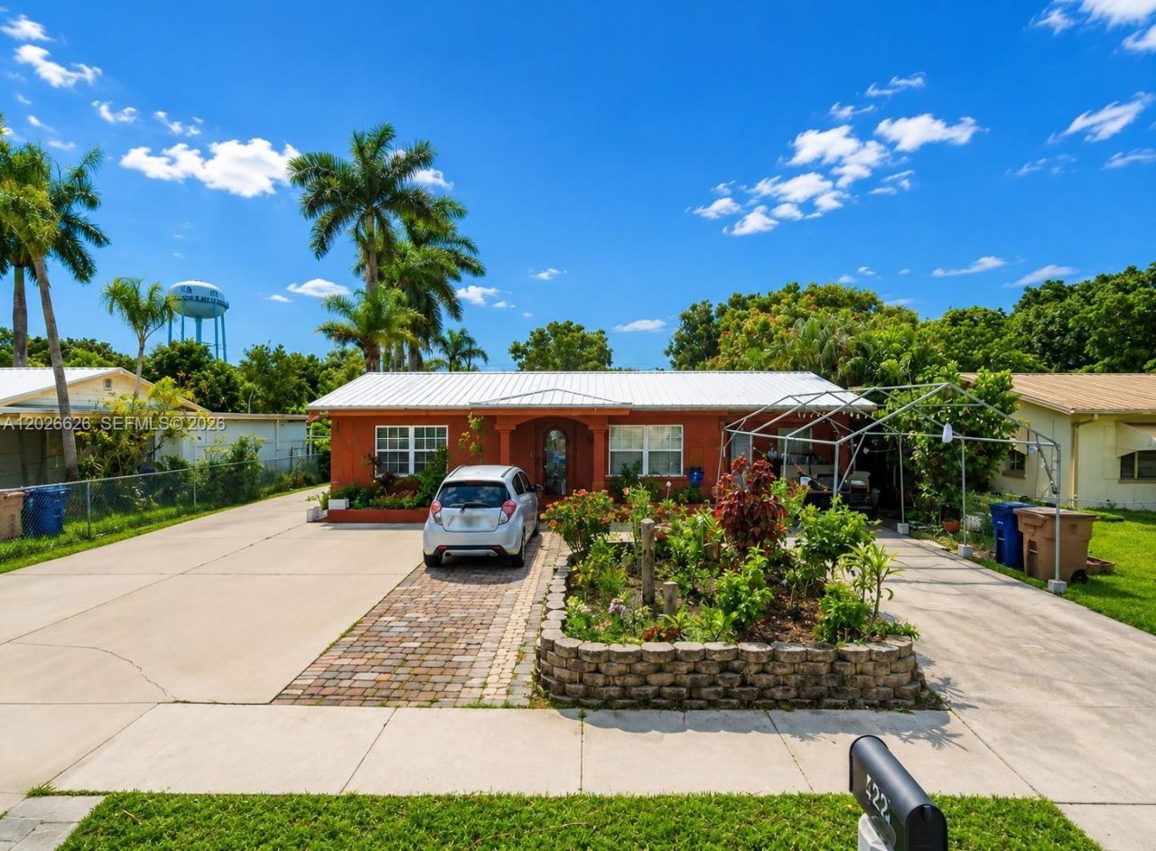 422 Ballair Rd, Fort Myers, FL 33905 Main Photo