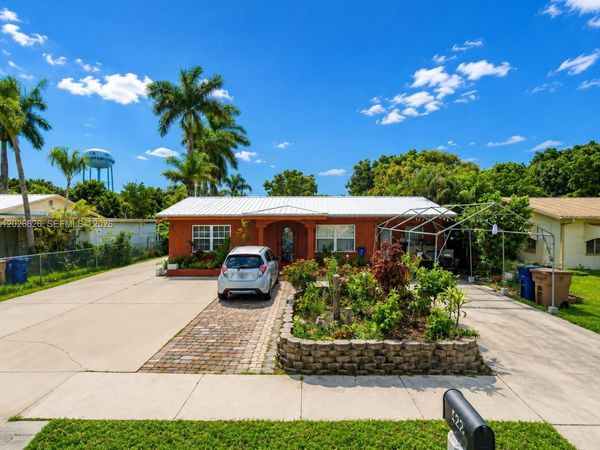 422 Ballair RD , Fort Myers, FL 33905