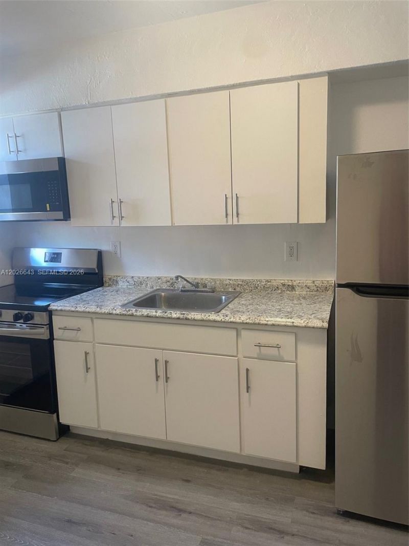 1833 NW 41st St, Miami, FL 33142 Photo