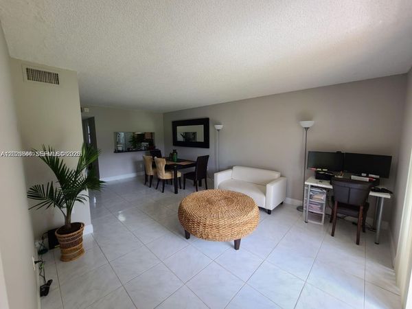 165 NW 93rd Ave, Unit 102, Pembroke Pines, FL 33024