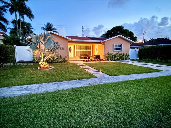 206 SE 3rd Pl , Dania Beach, FL 33004