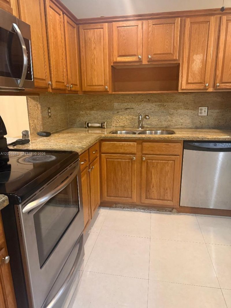 100 Ashbury Rd , Unit 104, Hollywood, FL 33024 Photo