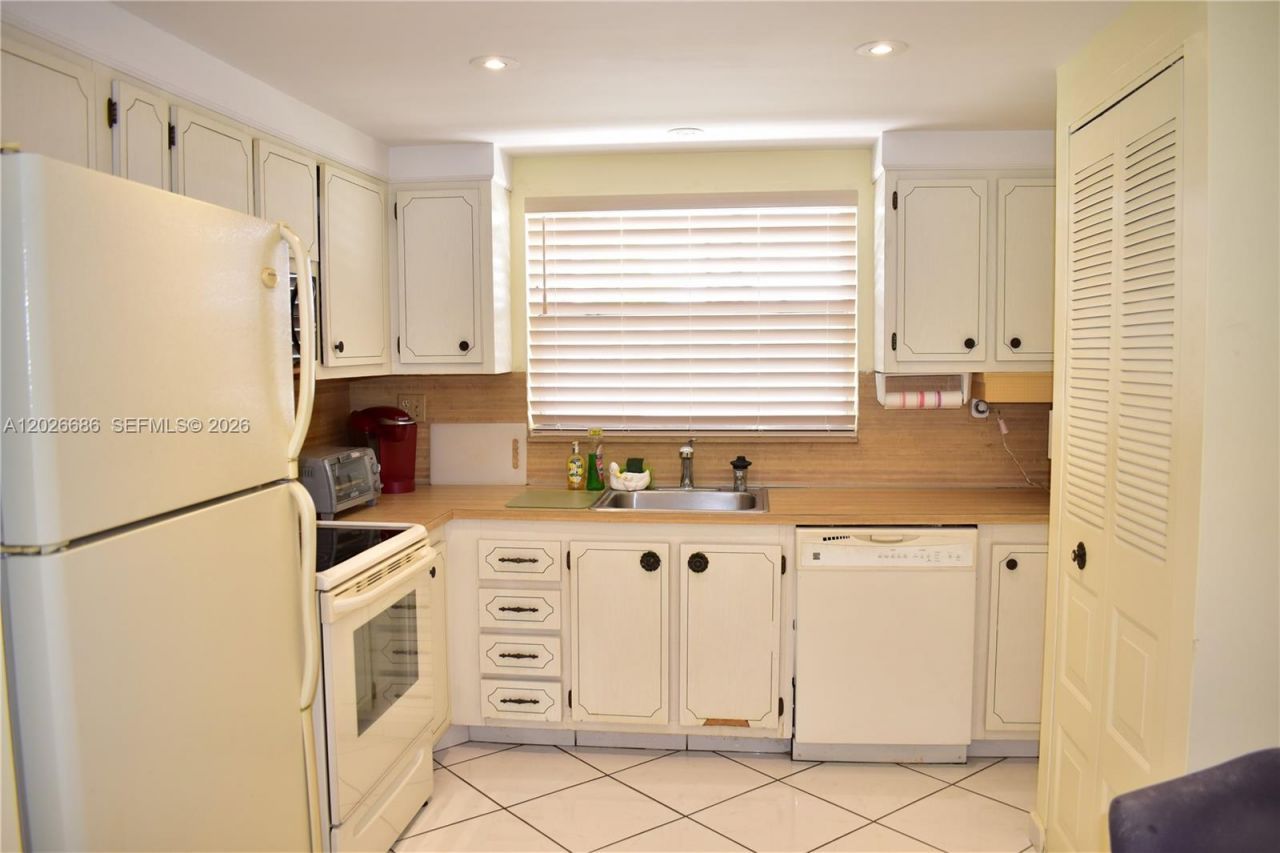 9461 Sunrise Lakes Blvd , Unit 103, Sunrise, FL 33322 Photo
