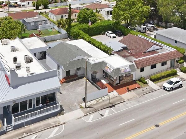 3240 NW 7th St , Miami, FL 33125