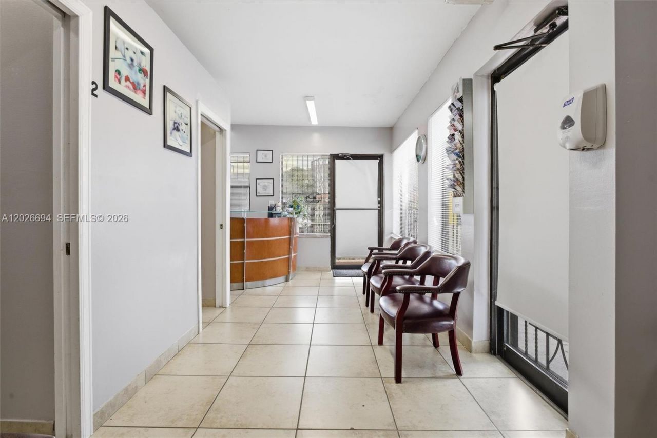 3240 NW 7th St , Miami, FL 33125 Photo