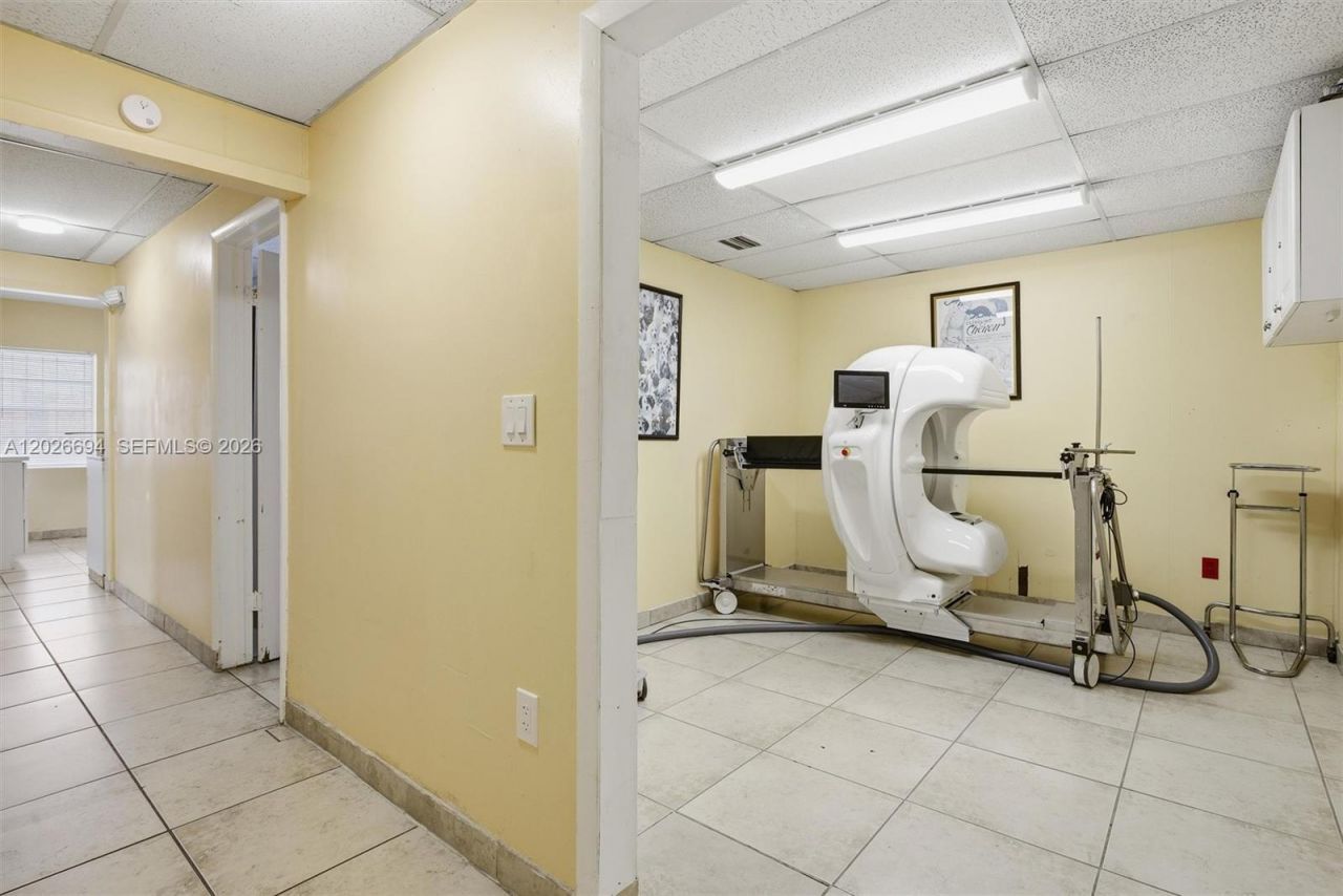 3240 NW 7th St , Miami, FL 33125 Photo