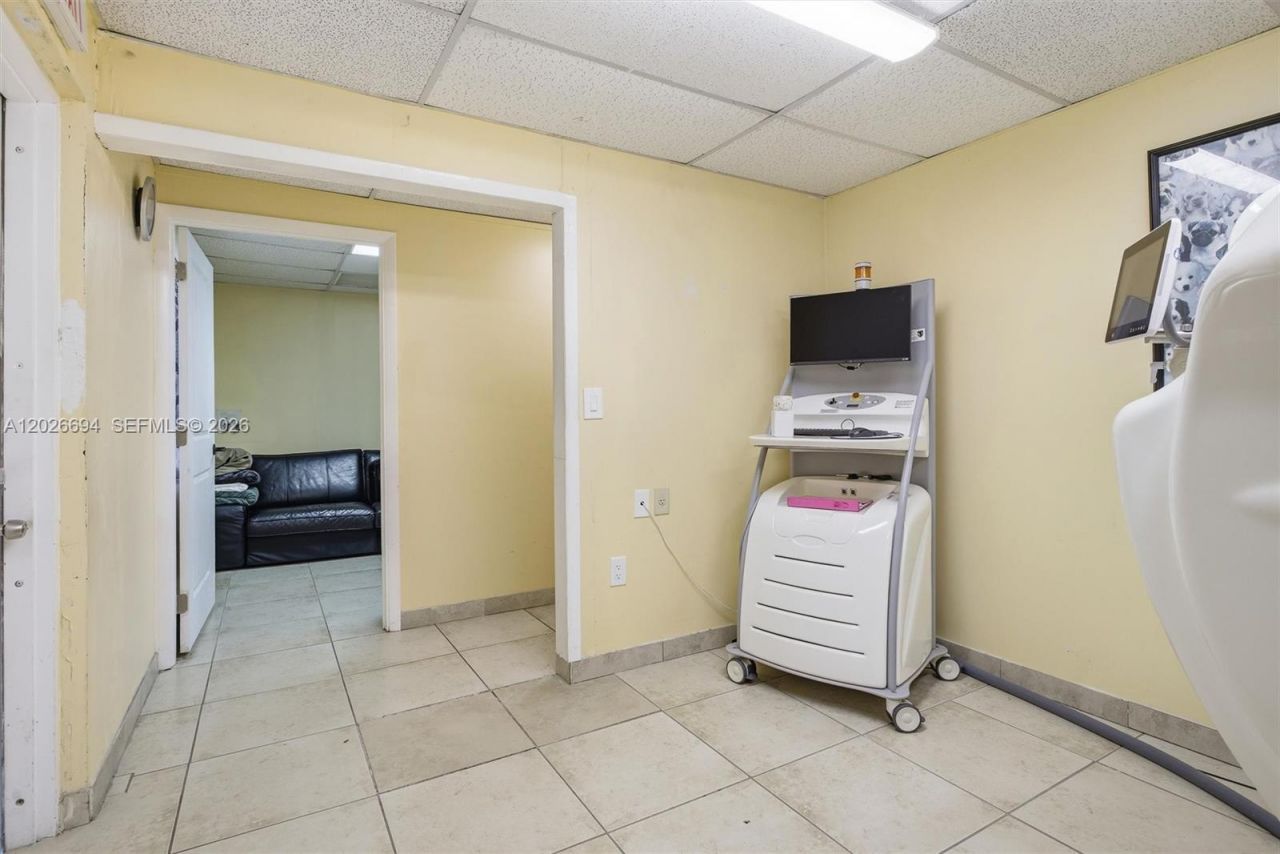 3240 NW 7th St , Miami, FL 33125 Photo