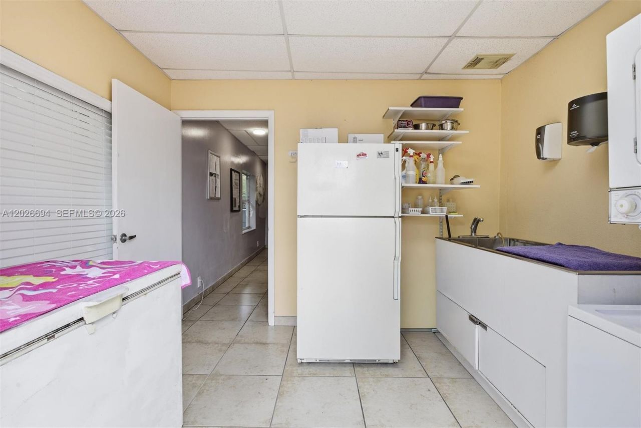 3240 NW 7th St , Miami, FL 33125 Photo