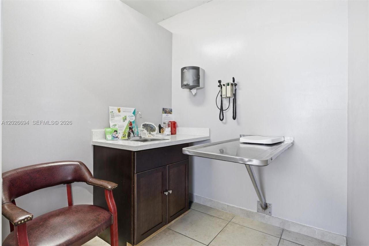 3240 NW 7th St , Miami, FL 33125 Photo