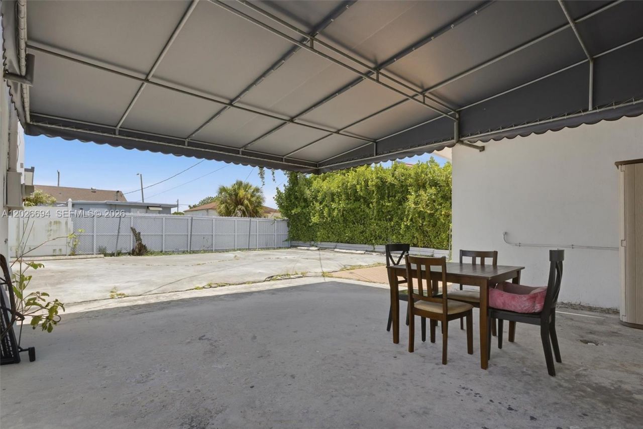 3240 NW 7th St , Miami, FL 33125 Photo