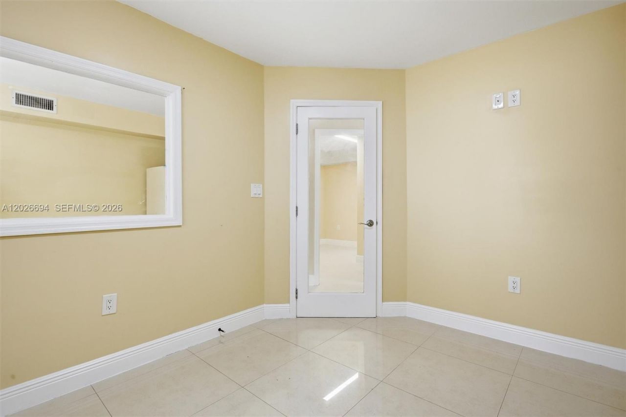3240 NW 7th St , Miami, FL 33125 Photo