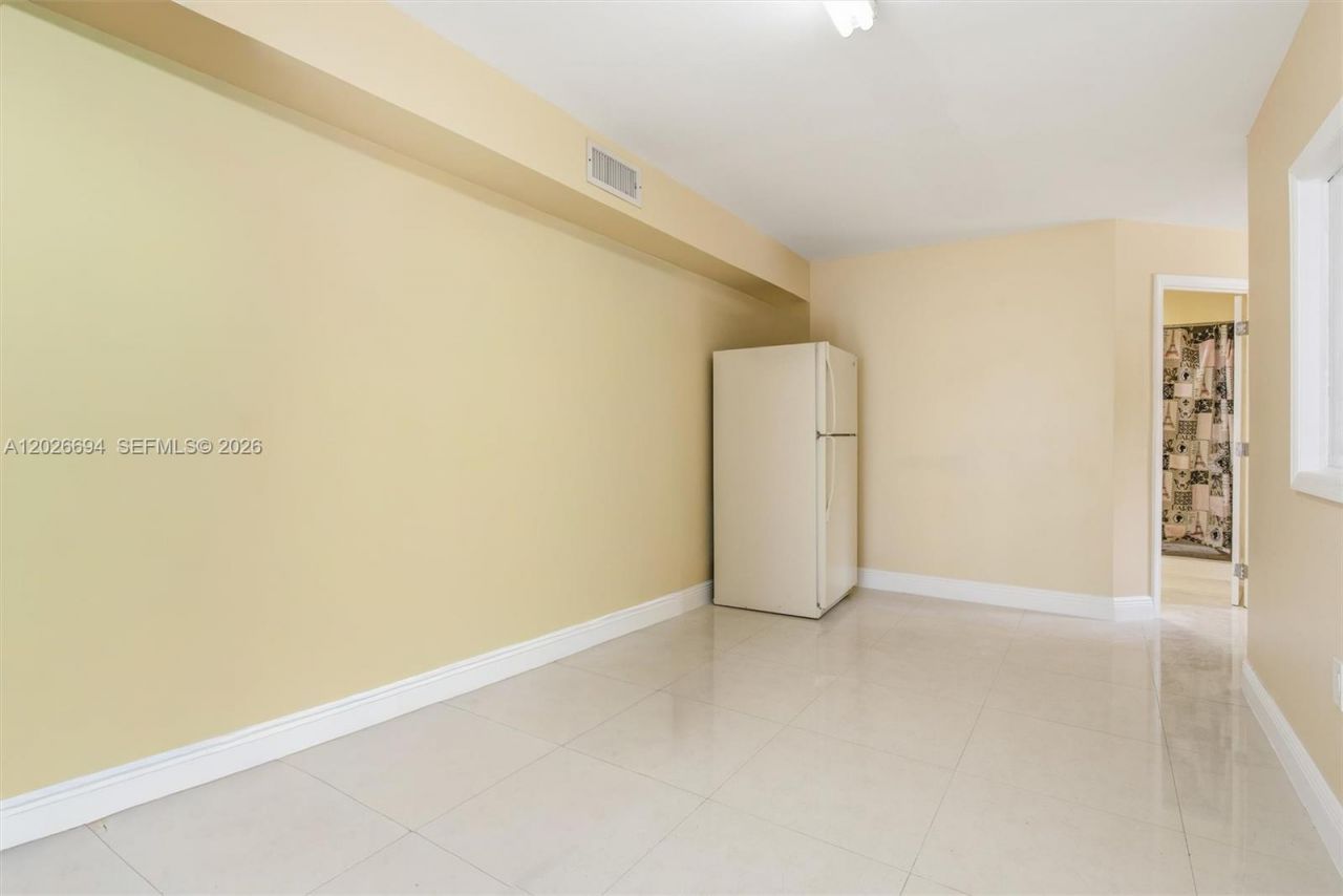 3240 NW 7th St , Miami, FL 33125 Photo