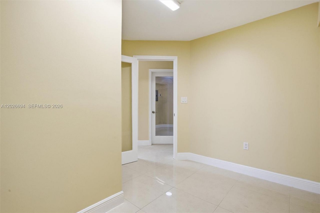 3240 NW 7th St , Miami, FL 33125 Photo