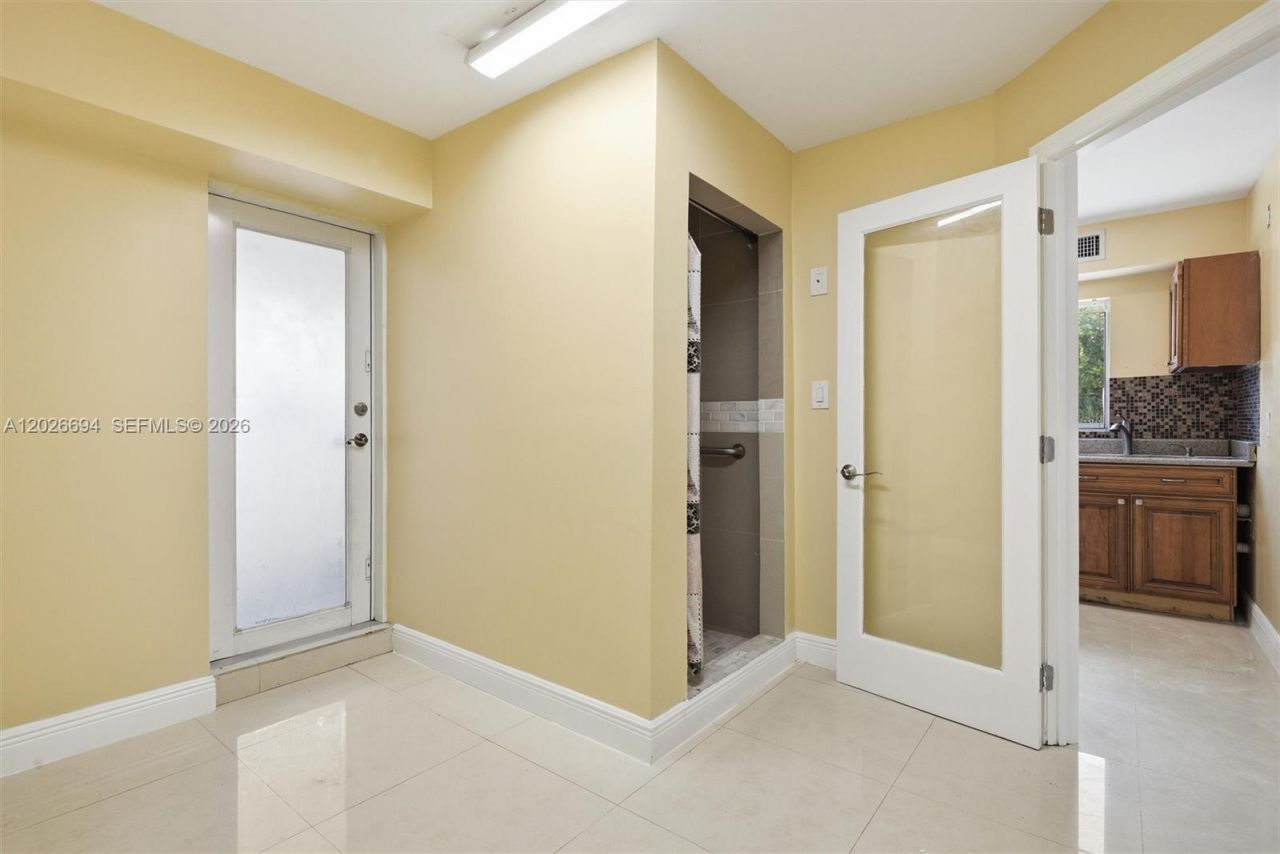 3240 NW 7th St , Miami, FL 33125 Photo