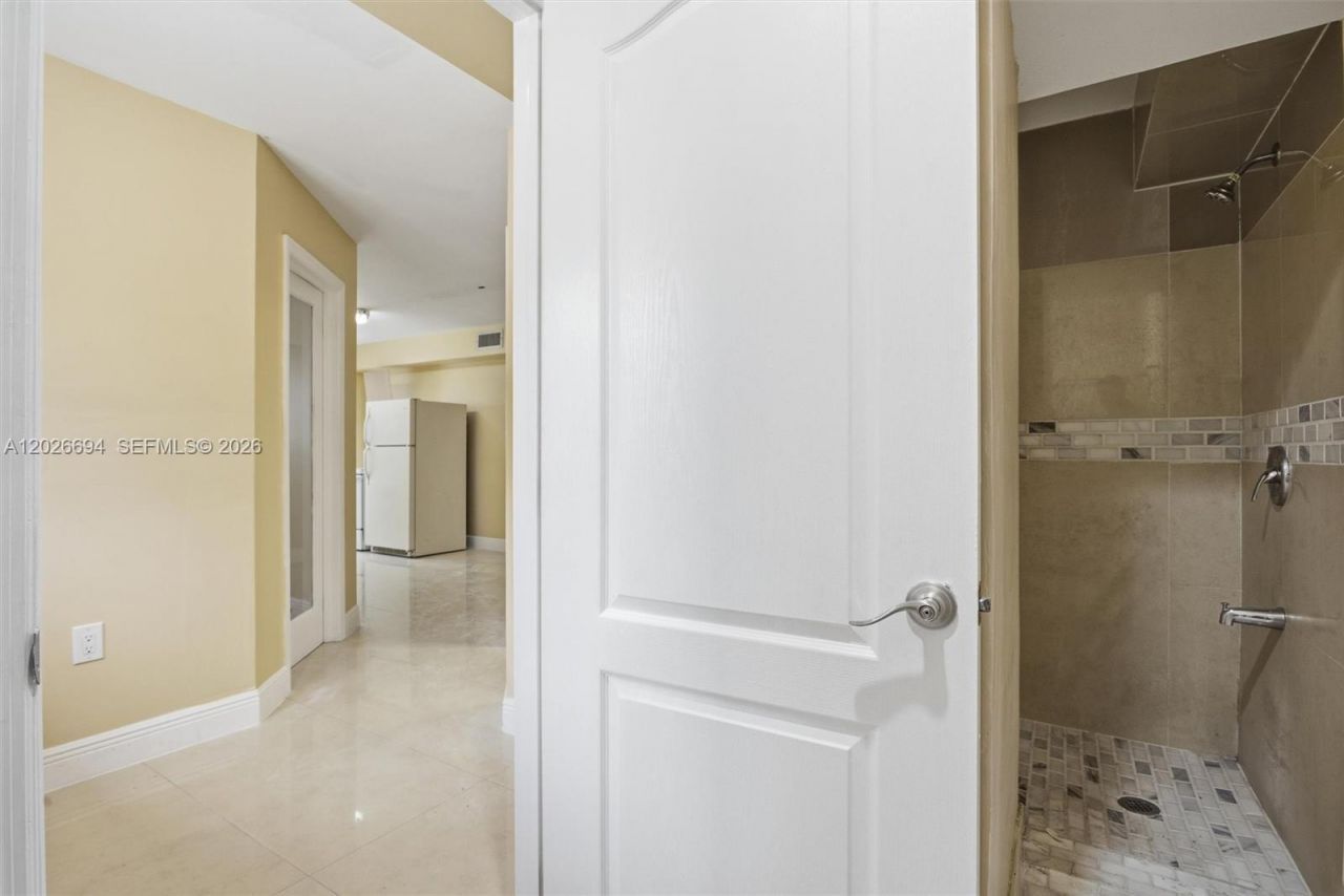 3240 NW 7th St , Miami, FL 33125 Photo