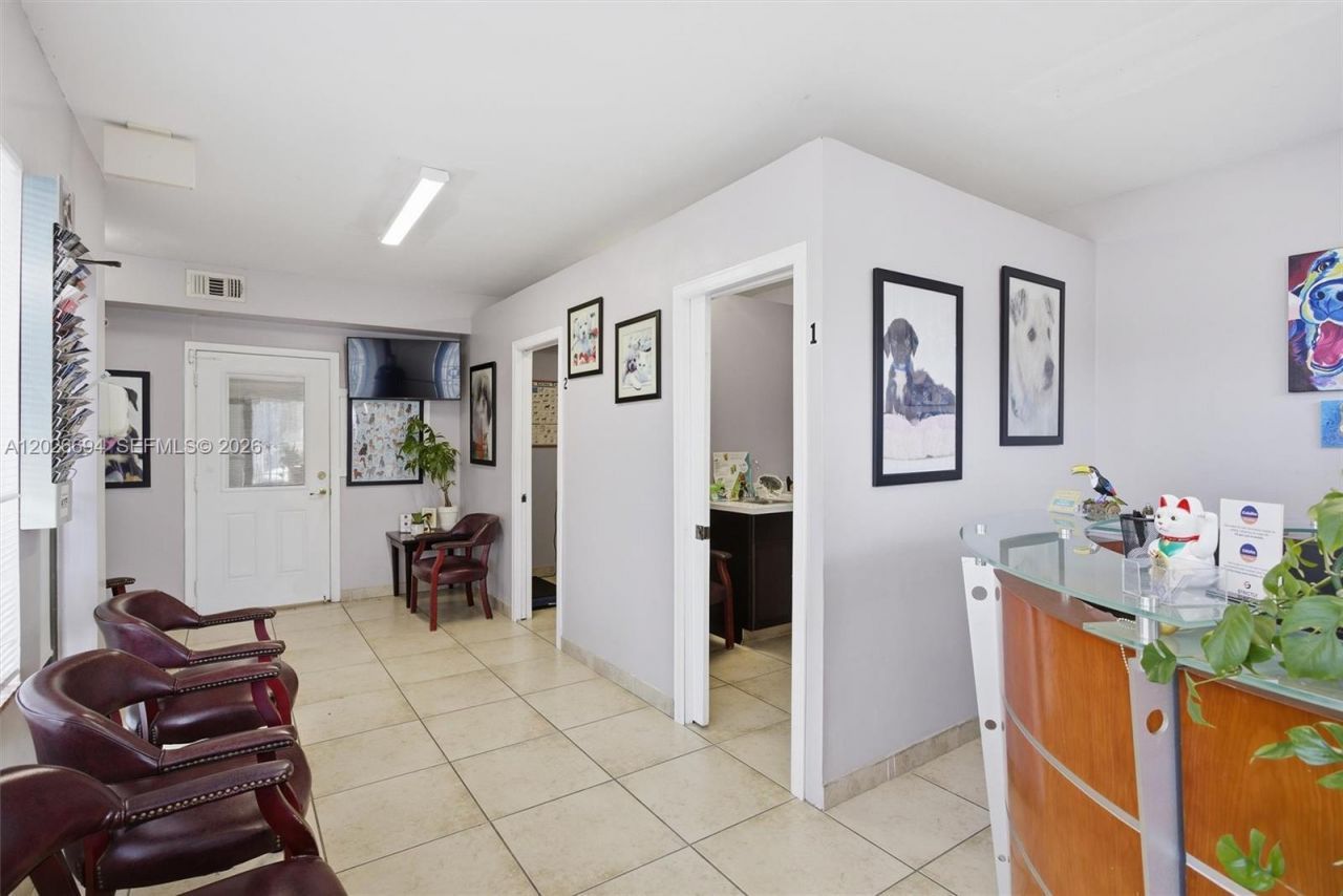 3240 NW 7th St , Miami, FL 33125 Photo